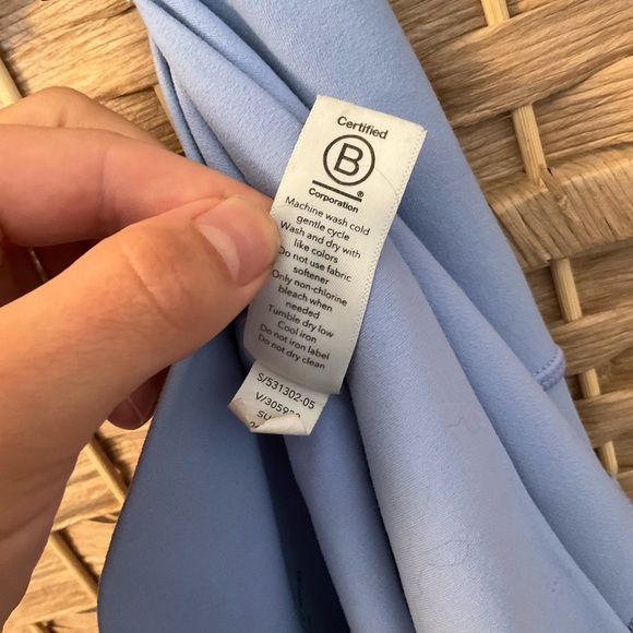 2 Pair Athleta Salutation Stash Pocket Short - Picture 13 of 14